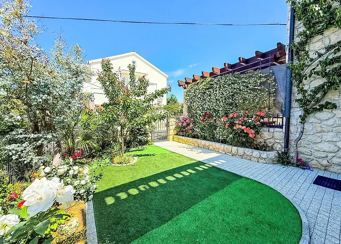 Mirjana-1 By Interhome فرسي